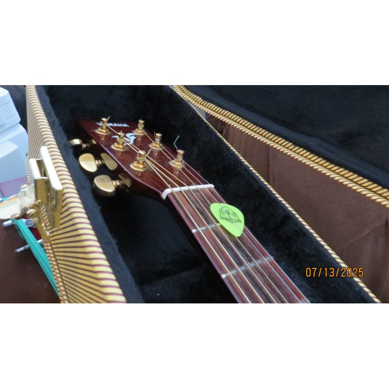 Yamaha F-335 Acoustic Guitar