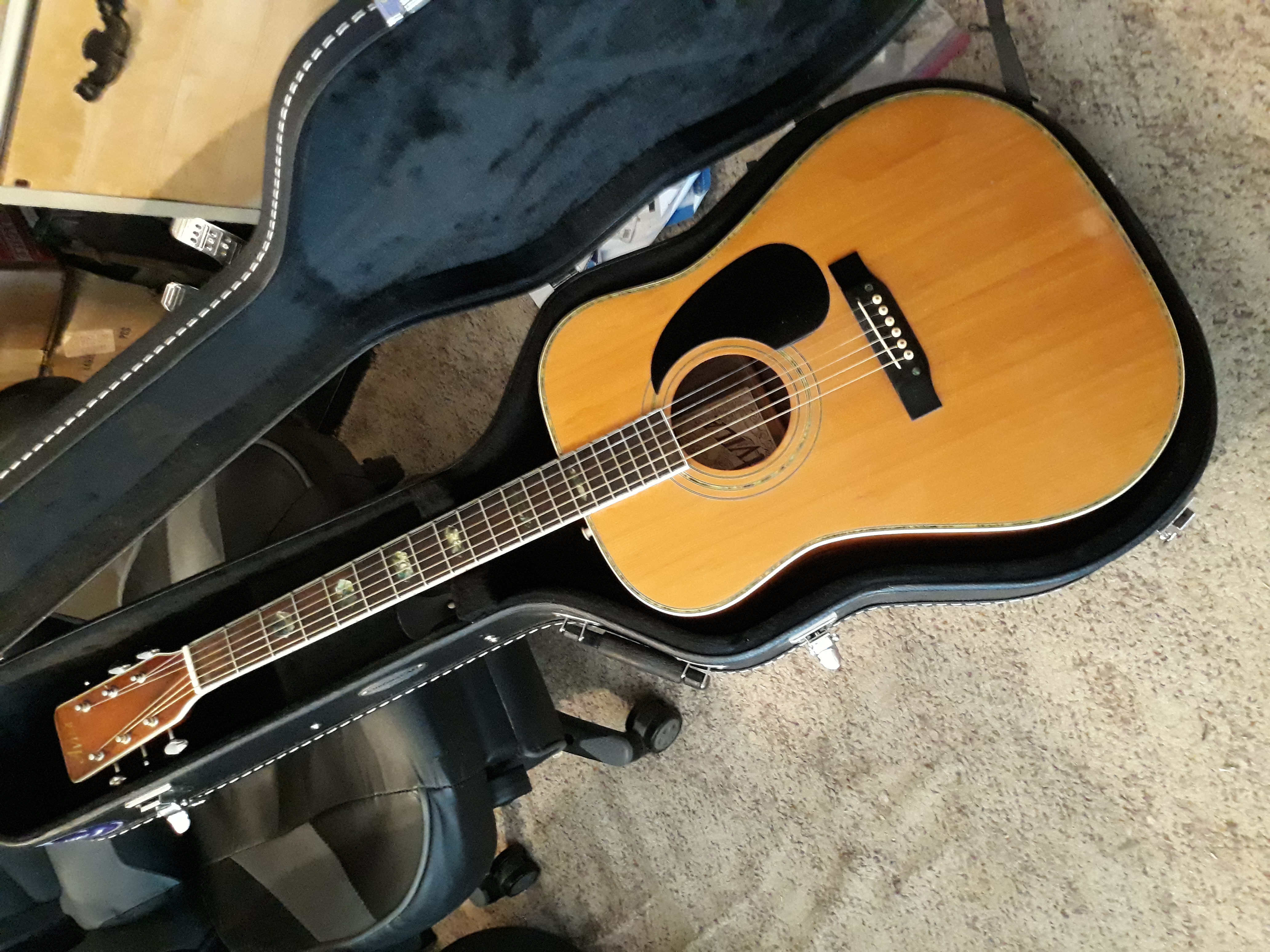 Avila Acoustic Guitar