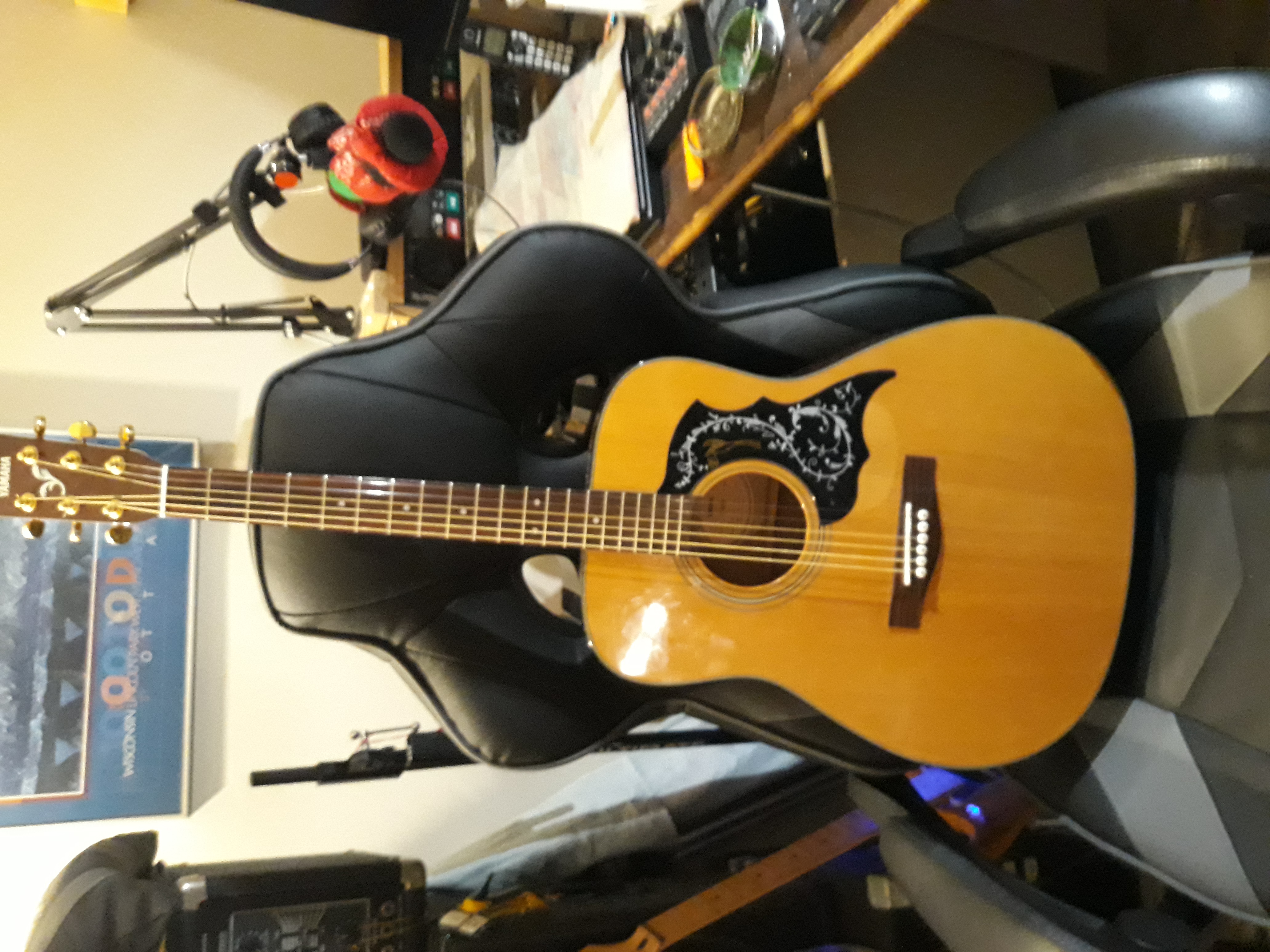 Yamaha F-335 Acoustic Guitar